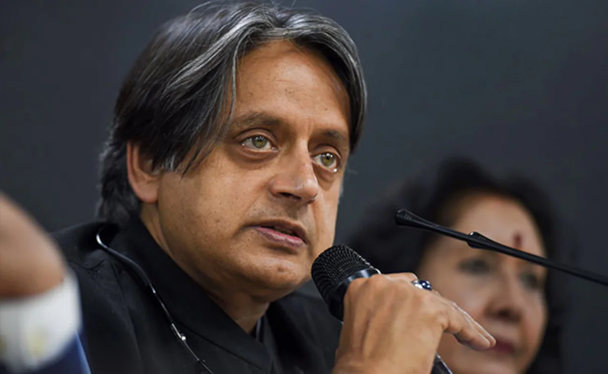 With ‘Go Kerala’ sign Shashi Tharoor shares pictures of London buses