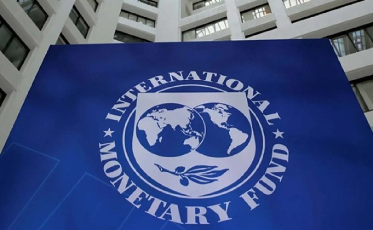 IMF Raises Asia’s Growth Outlook, Flags Risks
