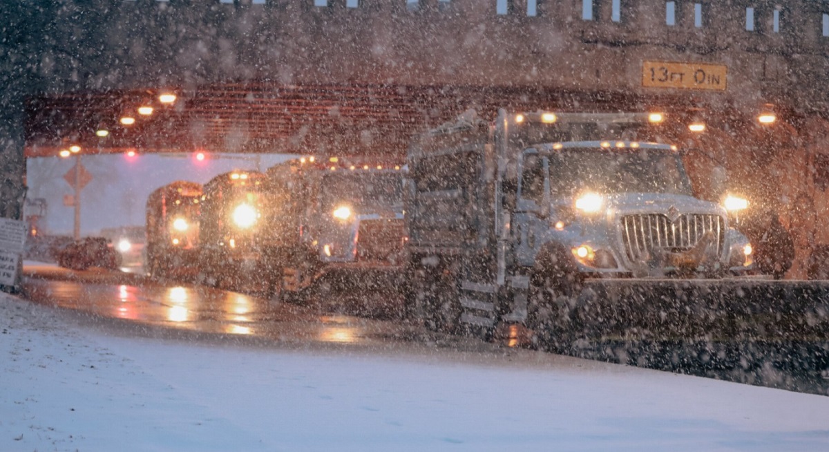 Unexpected October Snow Brings Chaos Across Midwest States