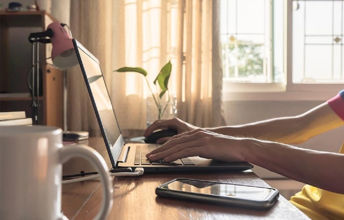 টাইপিংয়ের অভ্যাসেই বিপদ! আঙুলের চিনচিনে ব্যথা ইঙ্গিত দিচ্ছে স্নায়ু সমস্যার