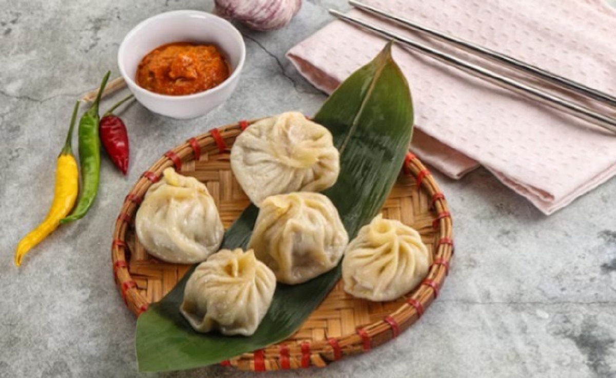 বিনা স্টিমারেই বাজিমাত! জেনে রাখুন মোমো বানানোর বিশেষ কৌশল