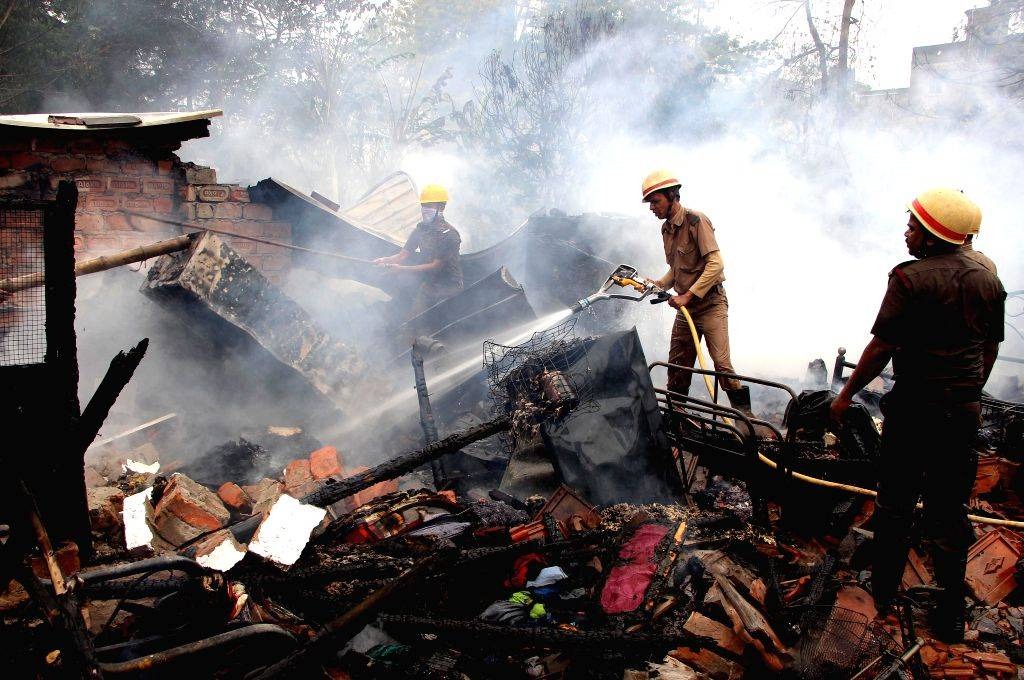 আনন্দপুর অগ্নিকাণ্ডে কড়া পুলিশি নজর, পাঁচের বেশি জমায়েতে নিষেধাজ্ঞা