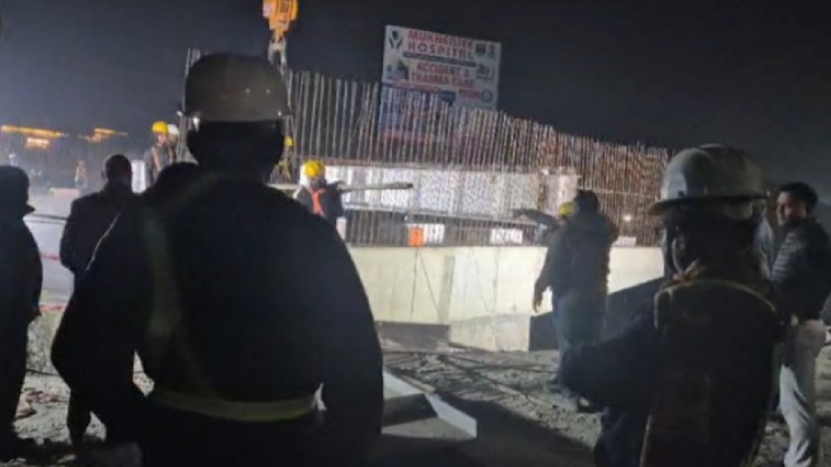 শিলিগুড়ির দার্জিলিং মোড়ে রেলওভার ব্রিজ নির্মাণে   শুরু গার্ডার বসানোর কাজ