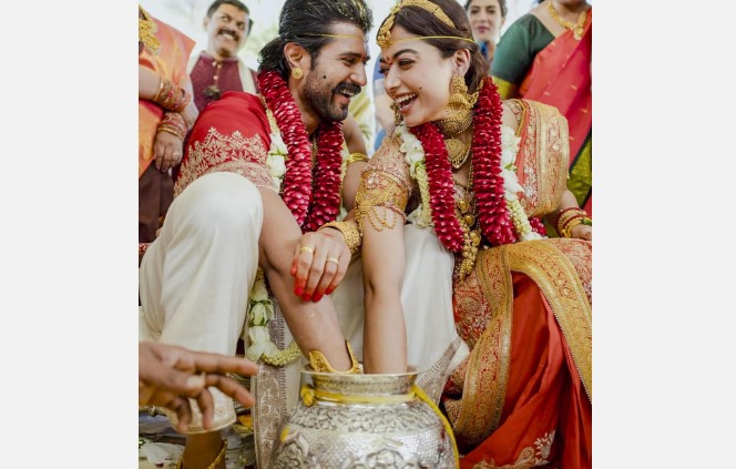 উদয়পুরে আনুষ্ঠানিকভাবে বিবাহবন্ধনে আবদ্ধ হলেন বিজয় দেবেরাকোন্ডা এবং রশ্মিকা মান্দানা
